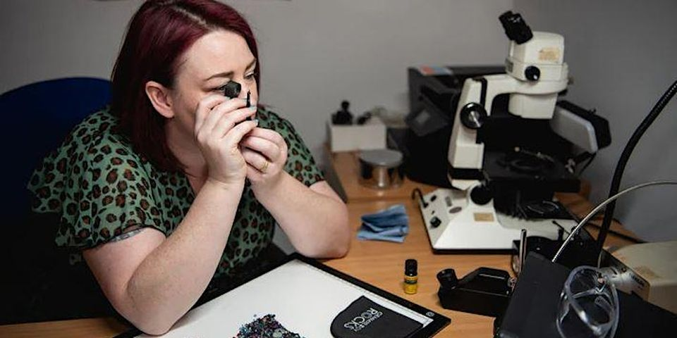 Brilliance x Gemmology Rocks : Identifying Gemstones with Kerry