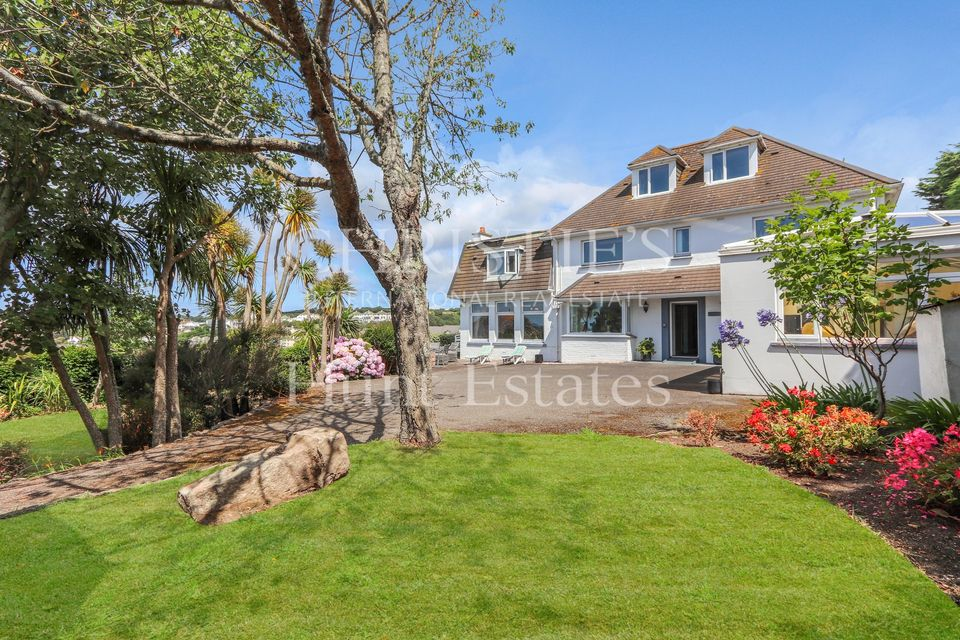 OPEN VIEWING: Saturday 26th October - Amador £1,195,000